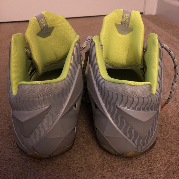 Sneakers - Picture 2 of 3